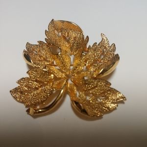 Vintage gold tone leaf brooch